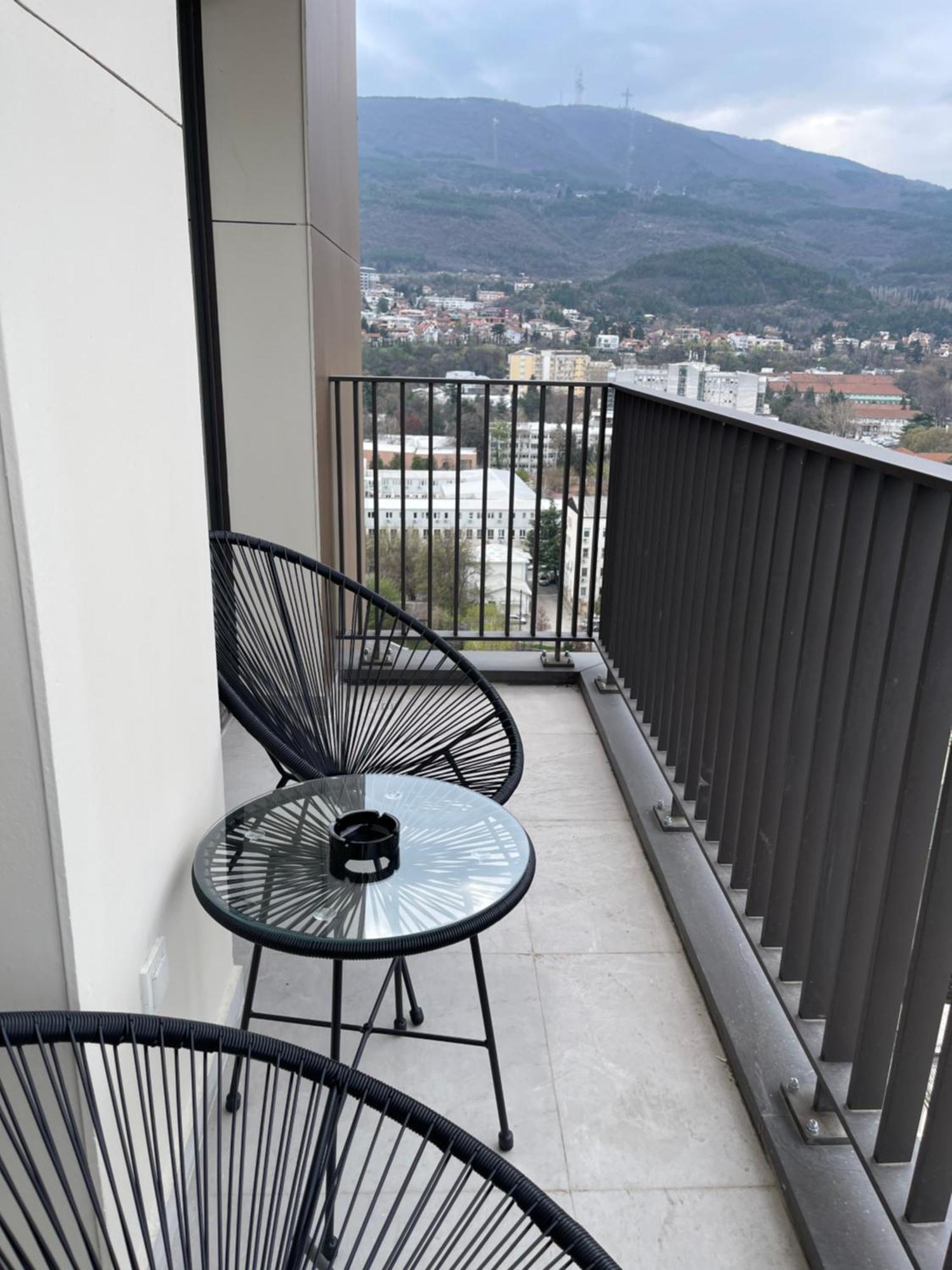 180° View Apartment In Diamond Building Skopje Exterior foto