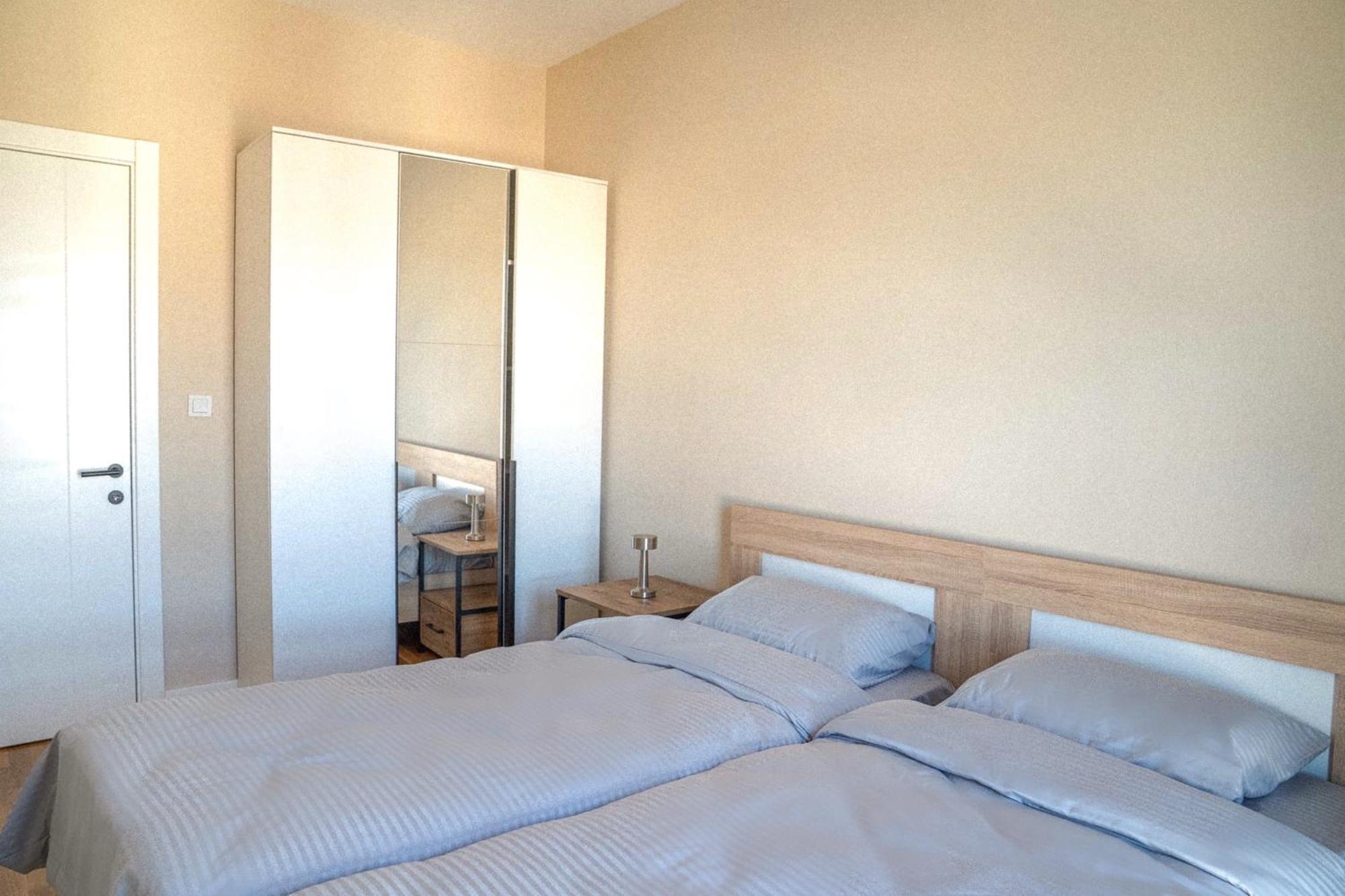180° View Apartment In Diamond Building Skopje Exterior foto