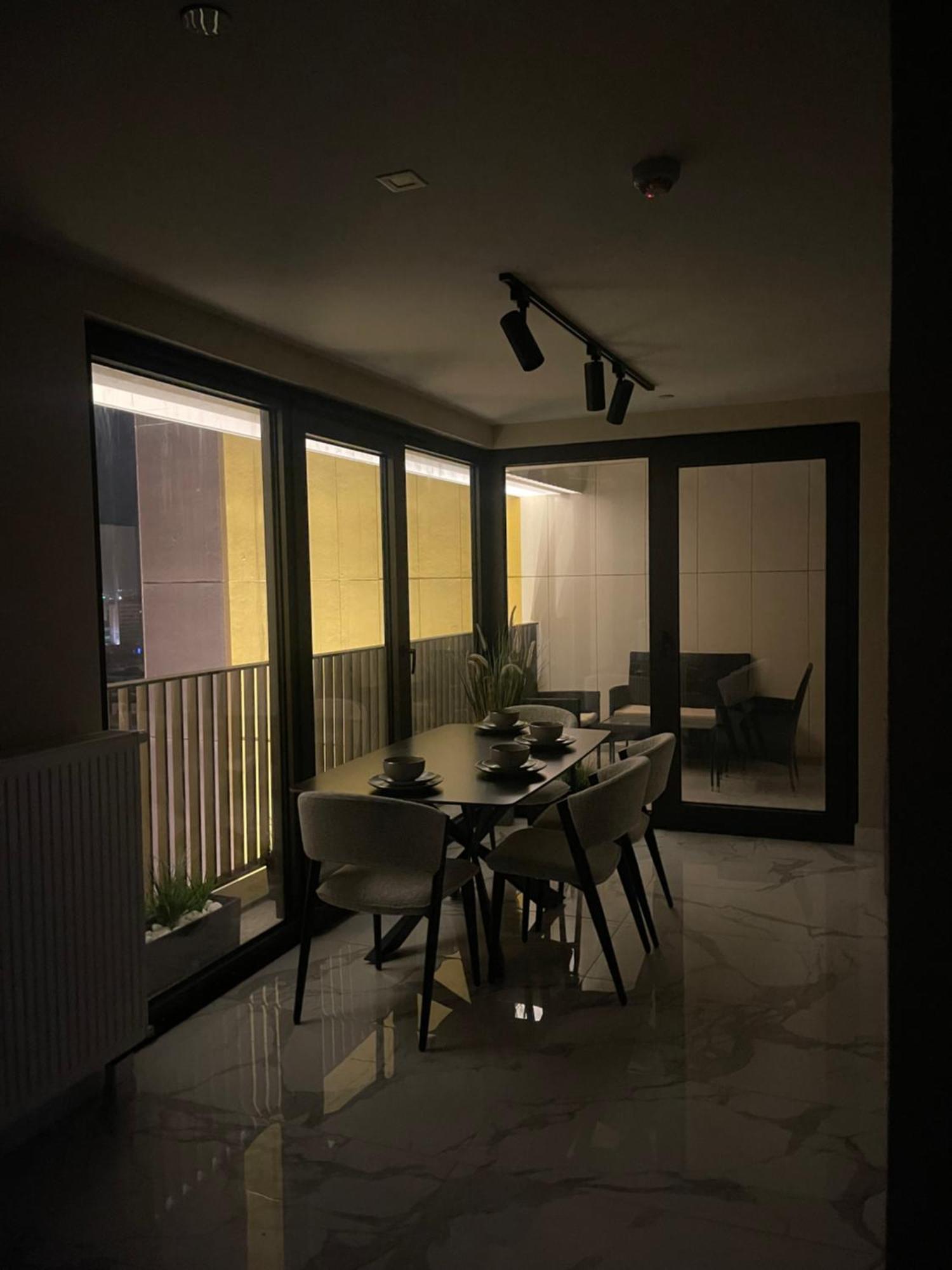 180° View Apartment In Diamond Building Skopje Exterior foto