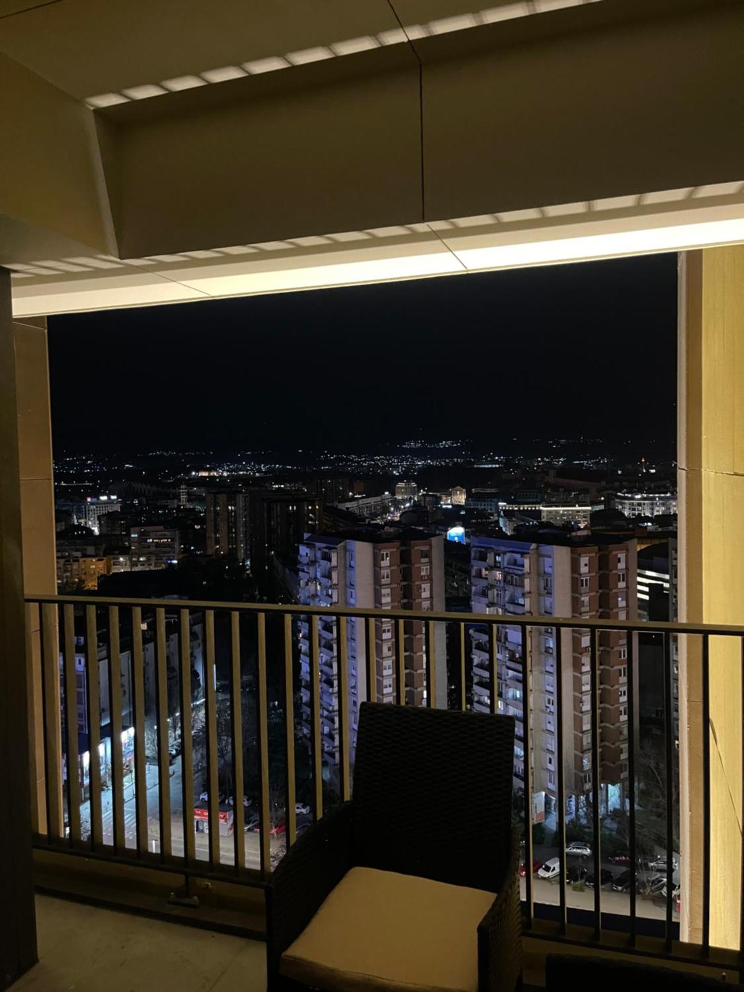 180° View Apartment In Diamond Building Skopje Exterior foto