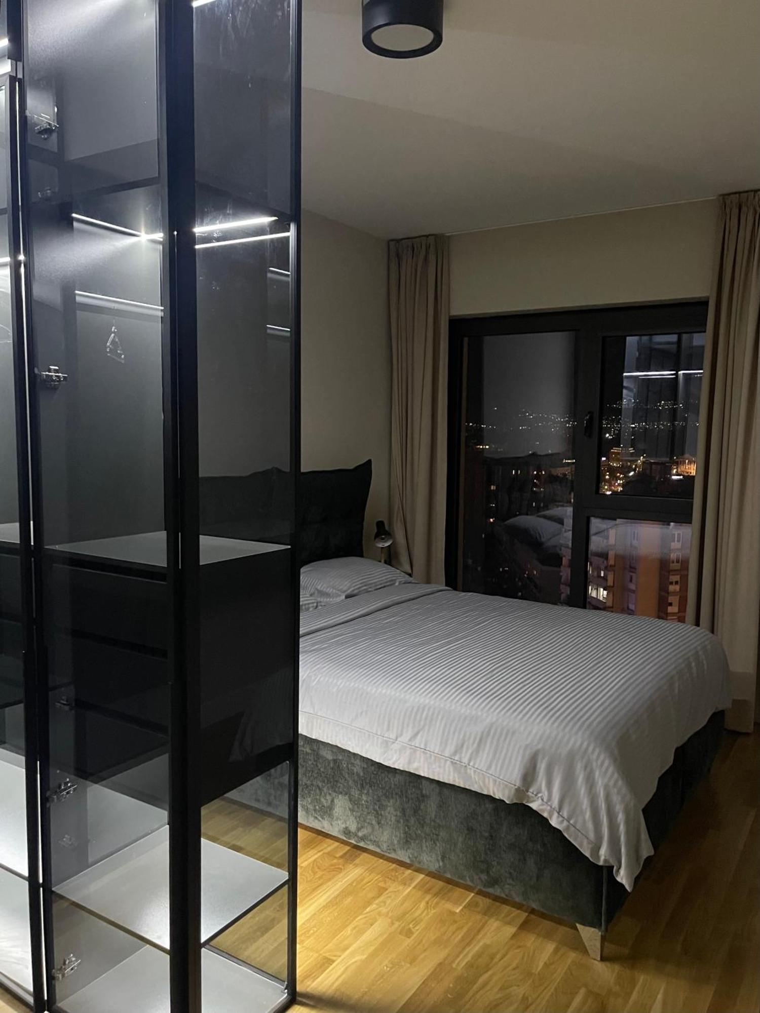 180° View Apartment In Diamond Building Skopje Exterior foto